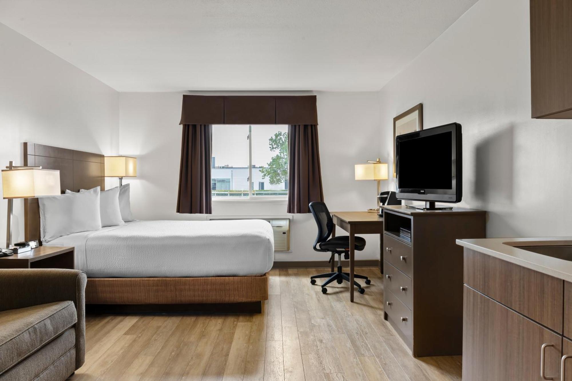 Days By Wyndham Hotel Steinbach